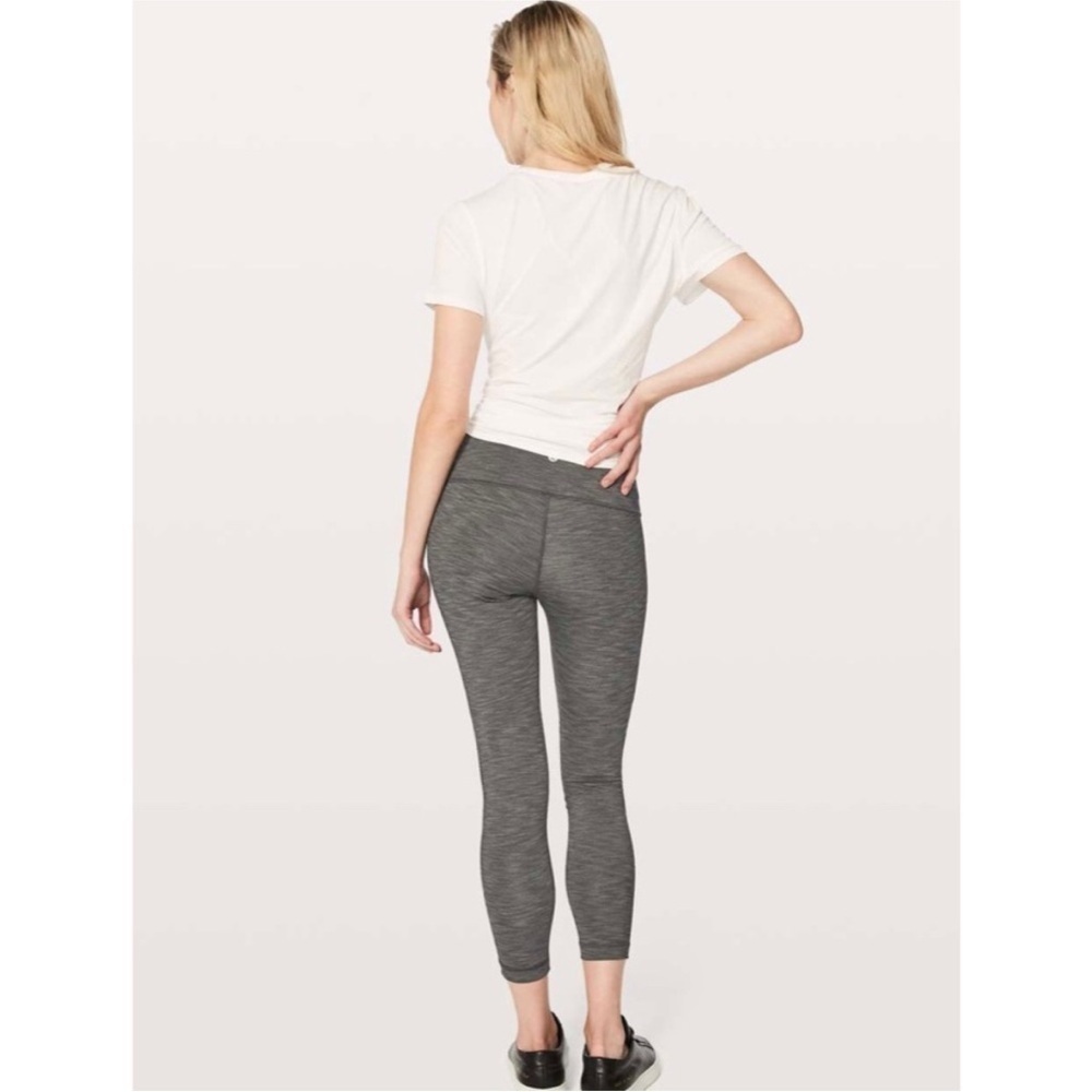 Lululemon Wunder Under Hi-Rise 7/8 Tight
Heathered Black Gray Leggings Luxtreme - Picture 14 of 15